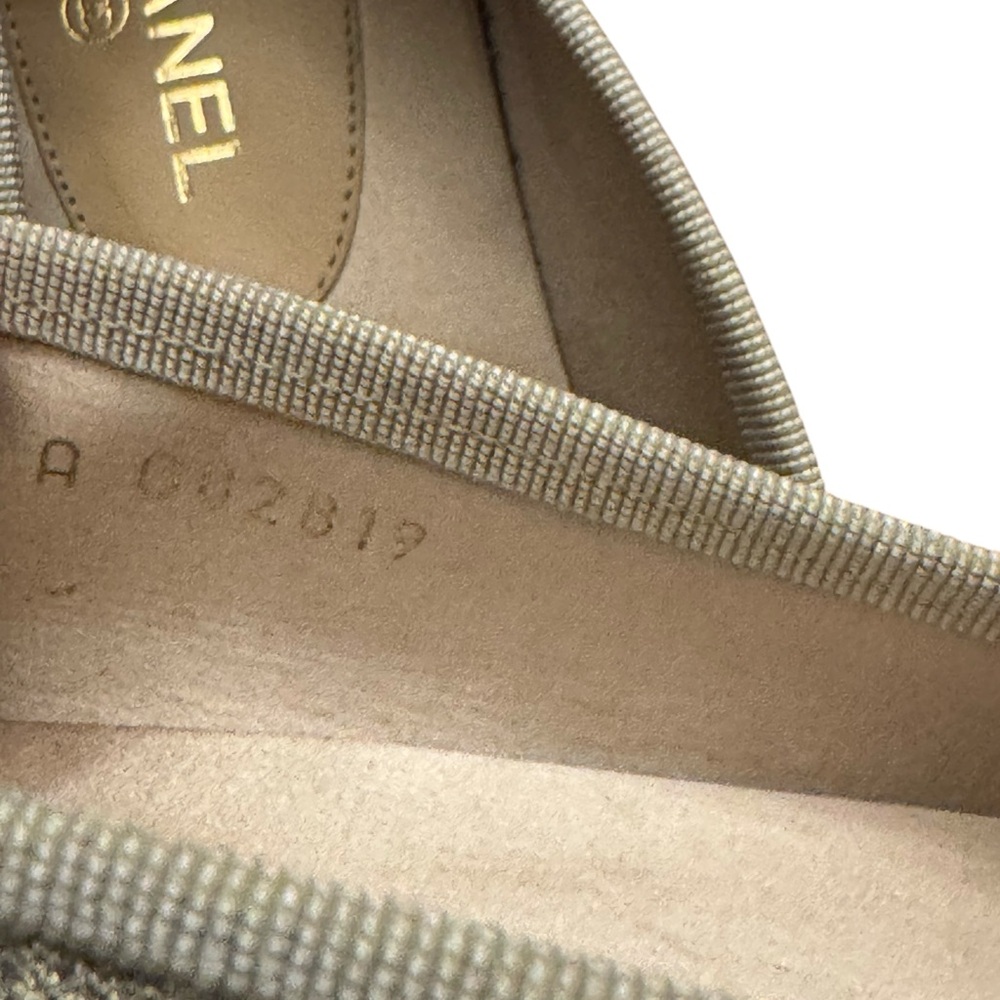 Veterans Day Sale🇺🇸. CHANEL Metallic Gold Flats 38
Today Only - Picture 7 of 7